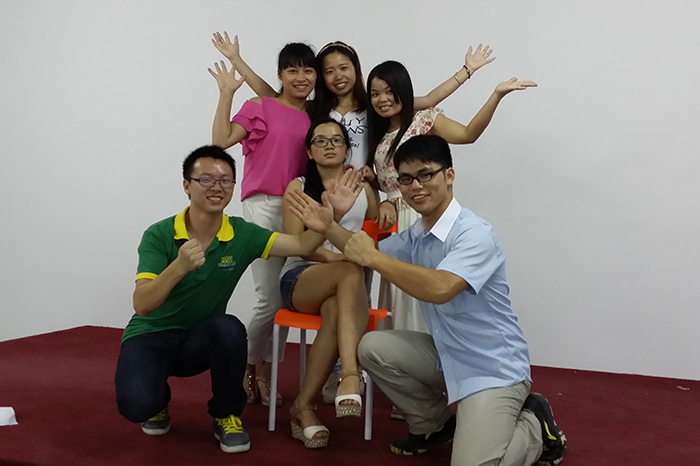 伟徳app士气大比拼-精英队POSE