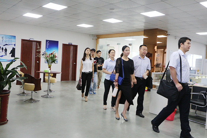 单仁资讯同学走访伟徳app