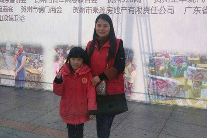 伟徳app参加爱心助学团