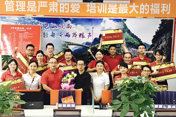伟徳app与单仁伙伴合影纪念