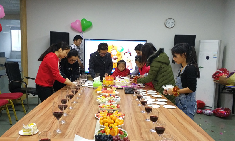 生日快乐！伟徳app伙伴共同庆祝