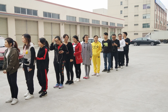 伟徳app伙伴们准备晨跑咯