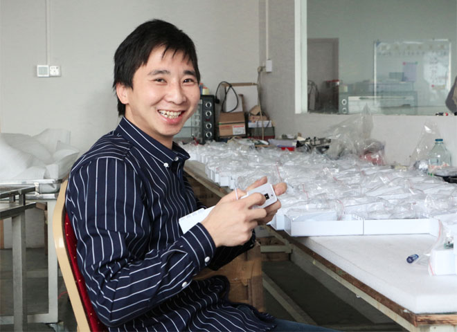 伟徳app伙伴组装调光玻璃电源
