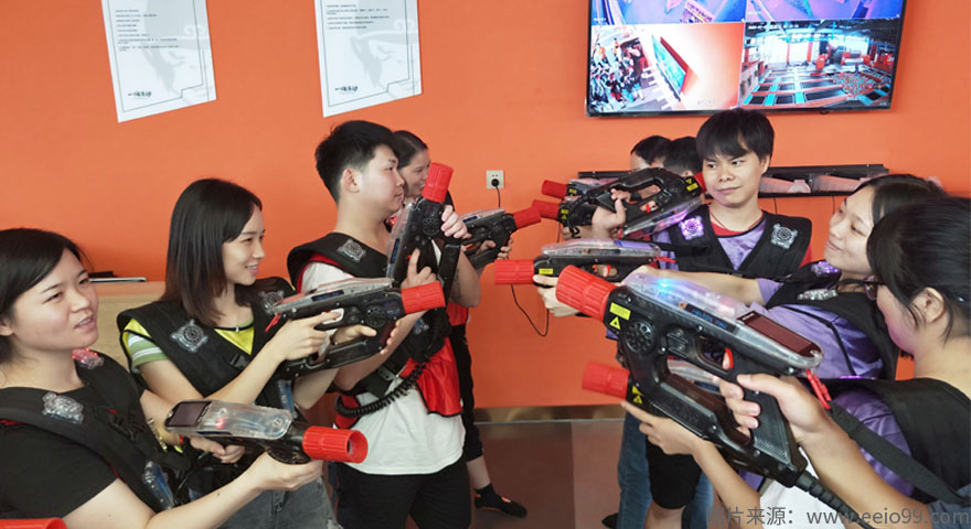 伟徳app伙伴镭射枪对抗赛