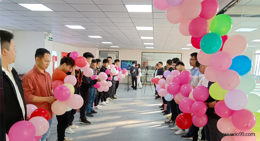 伟徳app“三八女神节”送祝福