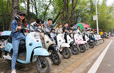 伟徳app精英团队十里画廊自由骑行