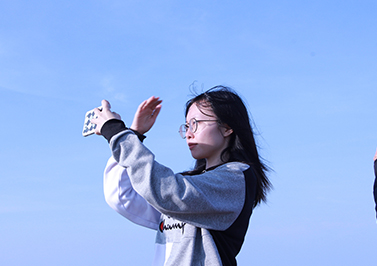 伟徳app管理人员个人生活照