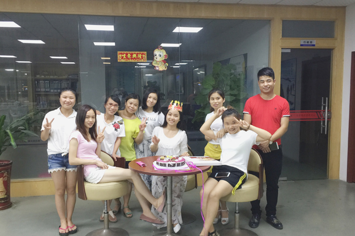 为圣元美女庆祝生日