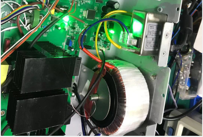 环形变压器错误安装机箱示意图