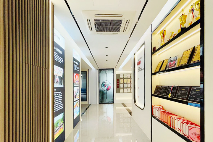 伟徳app新装修入口长廊