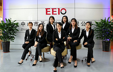 伟徳app伙伴们前台职业装合影