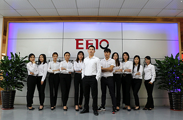 伟徳app伙伴前台正装合影展示企业文化