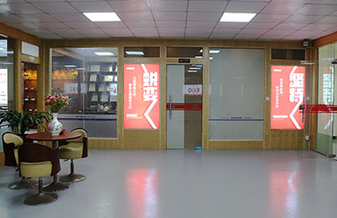 伟徳app办公室一角