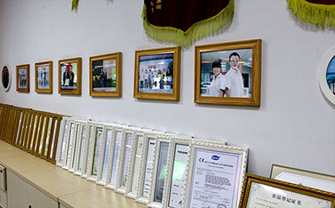 伟徳app资质证书墙