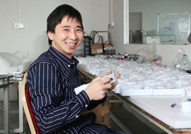 伟徳app伙伴组装调光玻璃电源