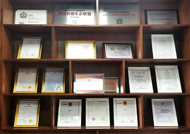 伟徳app荣誉证书展示柜