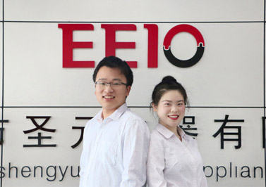 伟徳app伙伴前台合影-帅气可爱