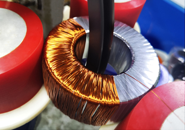 伟徳app-环形变压器次级铜线绕制