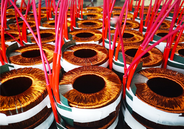 伟徳app-制作好的环形变压器的半成品