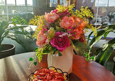 伟徳app-办公室精美的花束