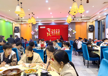 伟徳app家人朋友相聚2022年夜饭