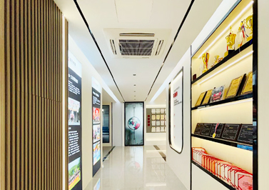 伟徳app新装修入口长廊